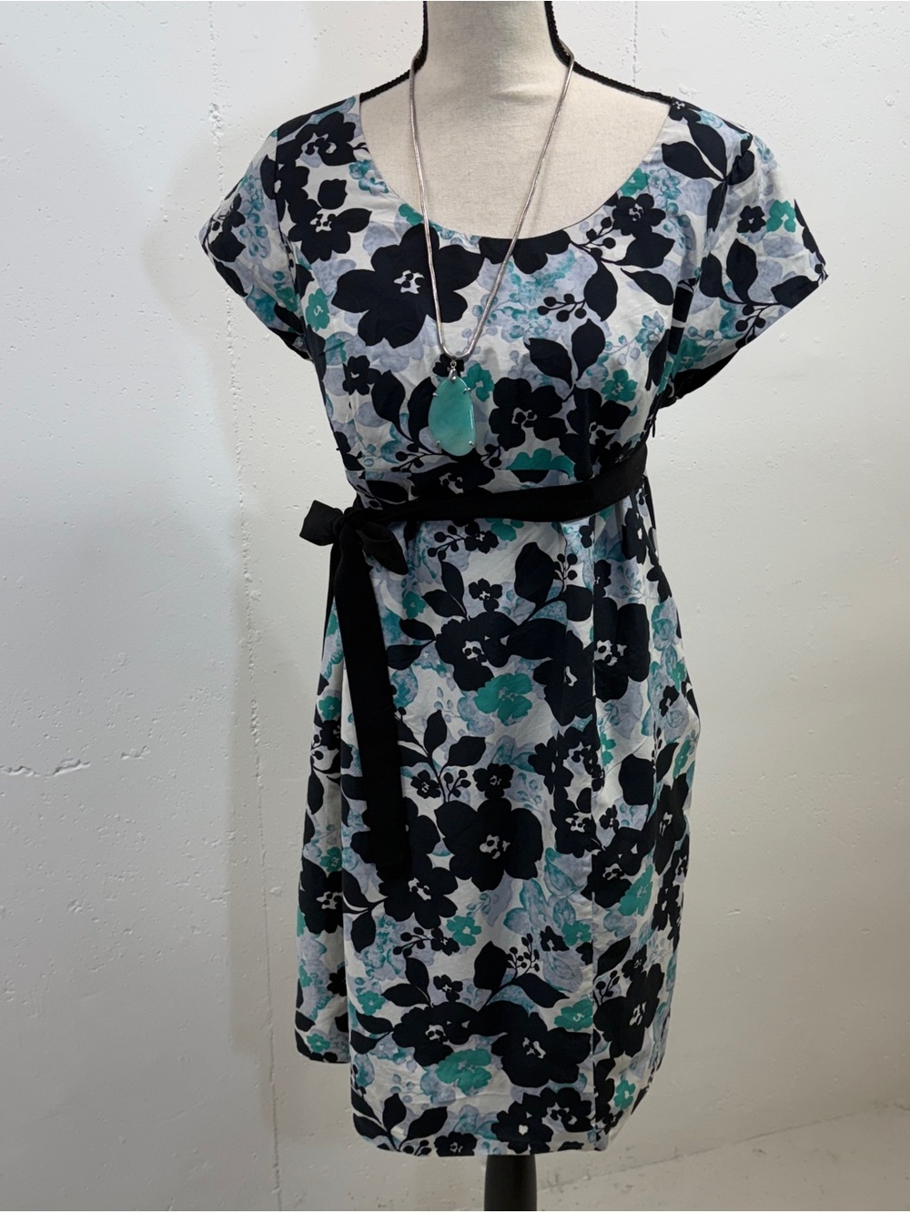 Maternity Floral Scoop Neck Tie-Waist Dress in Teal and Black
